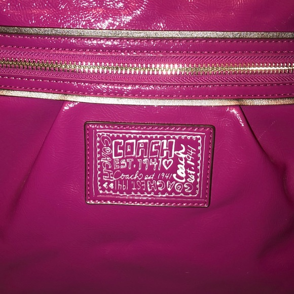Brand new never used Coach patent leather purse!! - Picture 2 of 4